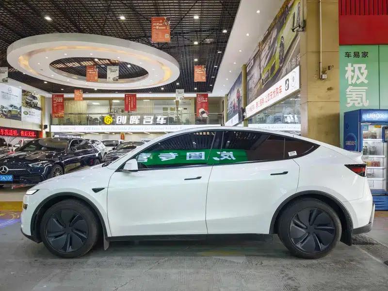 Model Y 2025 Rear-Wheel Drive — миниатюра 2