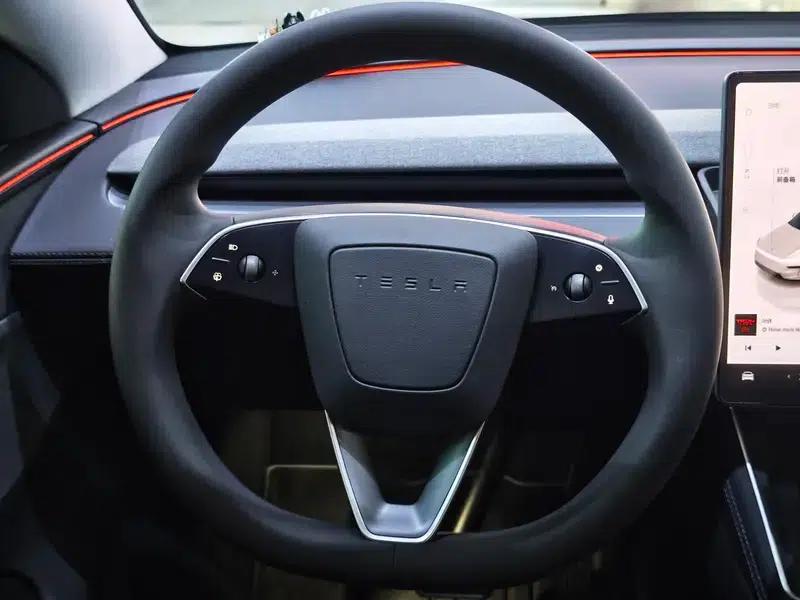 Model Y 2025 Rear-Wheel Drive — миниатюра 12