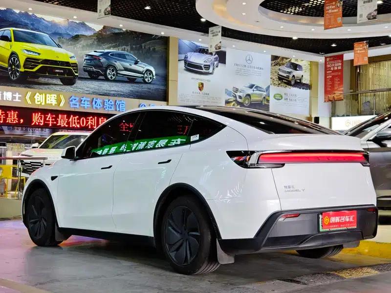 Model Y 2025 Rear-Wheel Drive — миниатюра 3