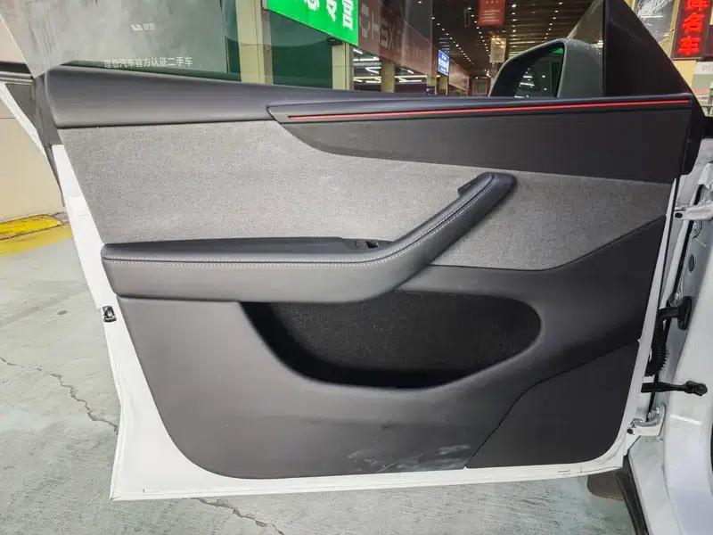 Model Y 2025 Rear-Wheel Drive — миниатюра 7