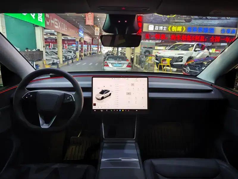 Model Y 2025 Rear-Wheel Drive — миниатюра 10