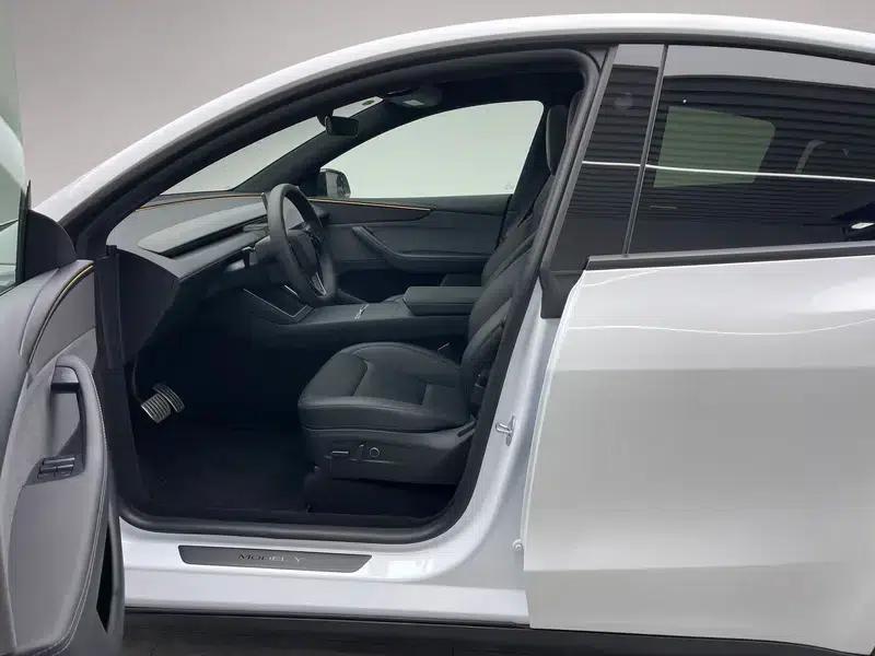 Model Y 2026 Rear-Wheel Drive — миниатюра 17