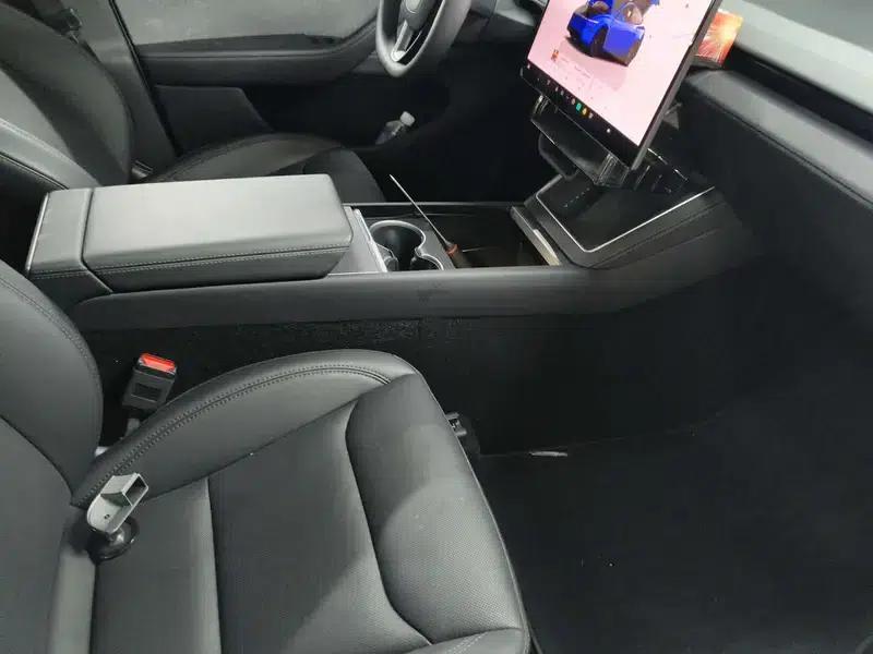 Model Y 2026 Rear-Wheel Drive — миниатюра 23