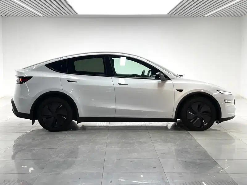 Model Y 2026 Rear-Wheel Drive — миниатюра 8