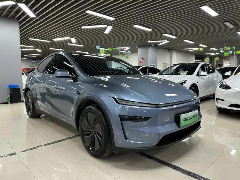 Model Y 2026 Long Range Rear-Wheel Drive — миниатюра 2