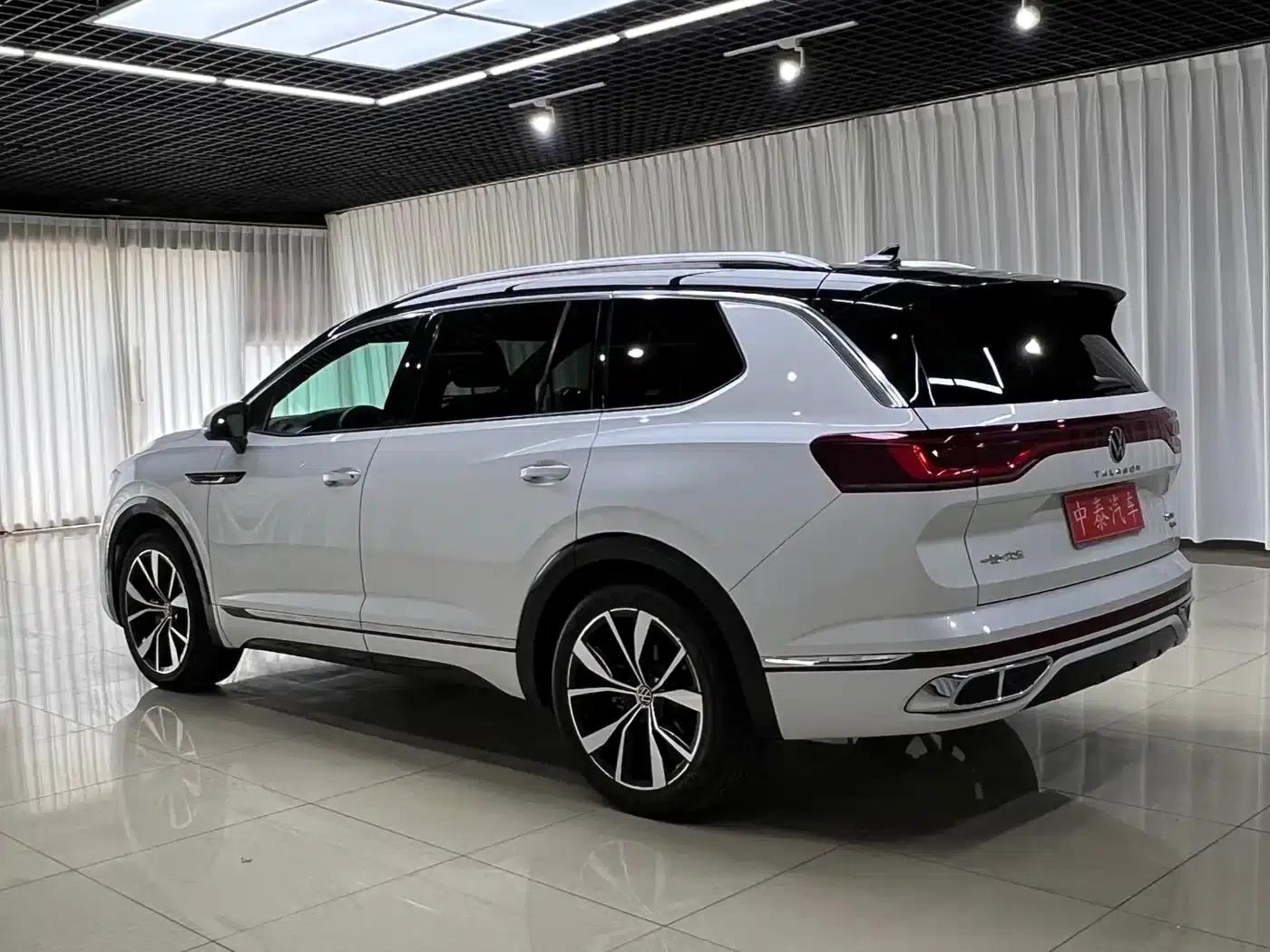 2021 Range Rover 380TSI AWD R-Line — миниатюра 4