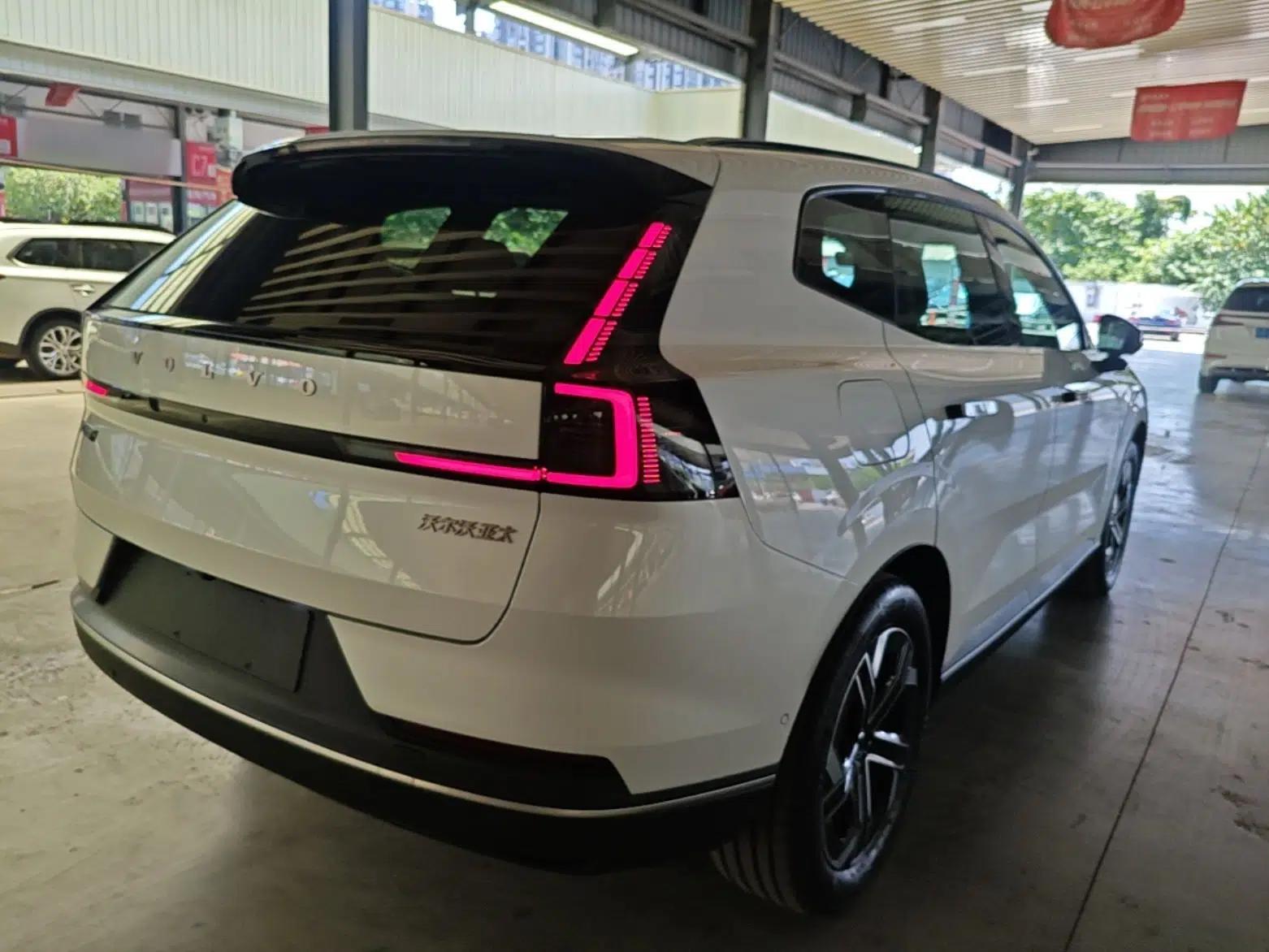 Volvo XC70 Plug-in Hybrid 2026 Model Four-Wheel Drive Long-Range Core — миниатюра 14