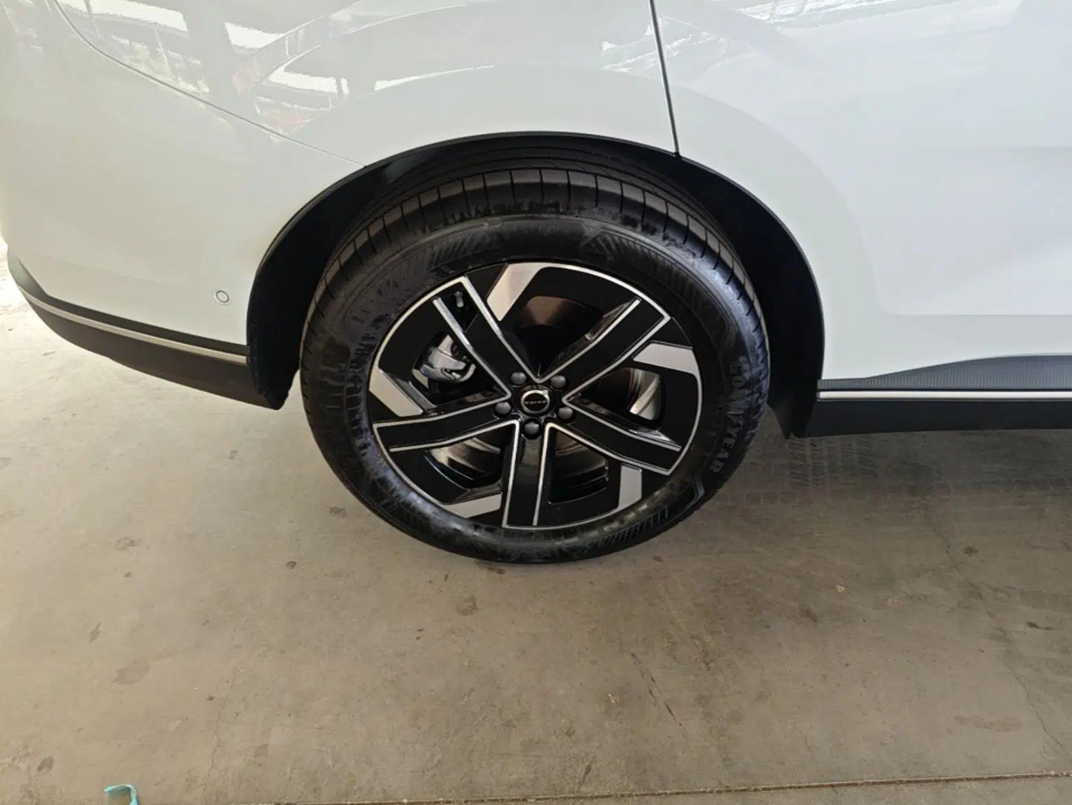 Volvo XC70 Plug-in Hybrid 2026 Model Four-Wheel Drive Long-Range Core — миниатюра 16