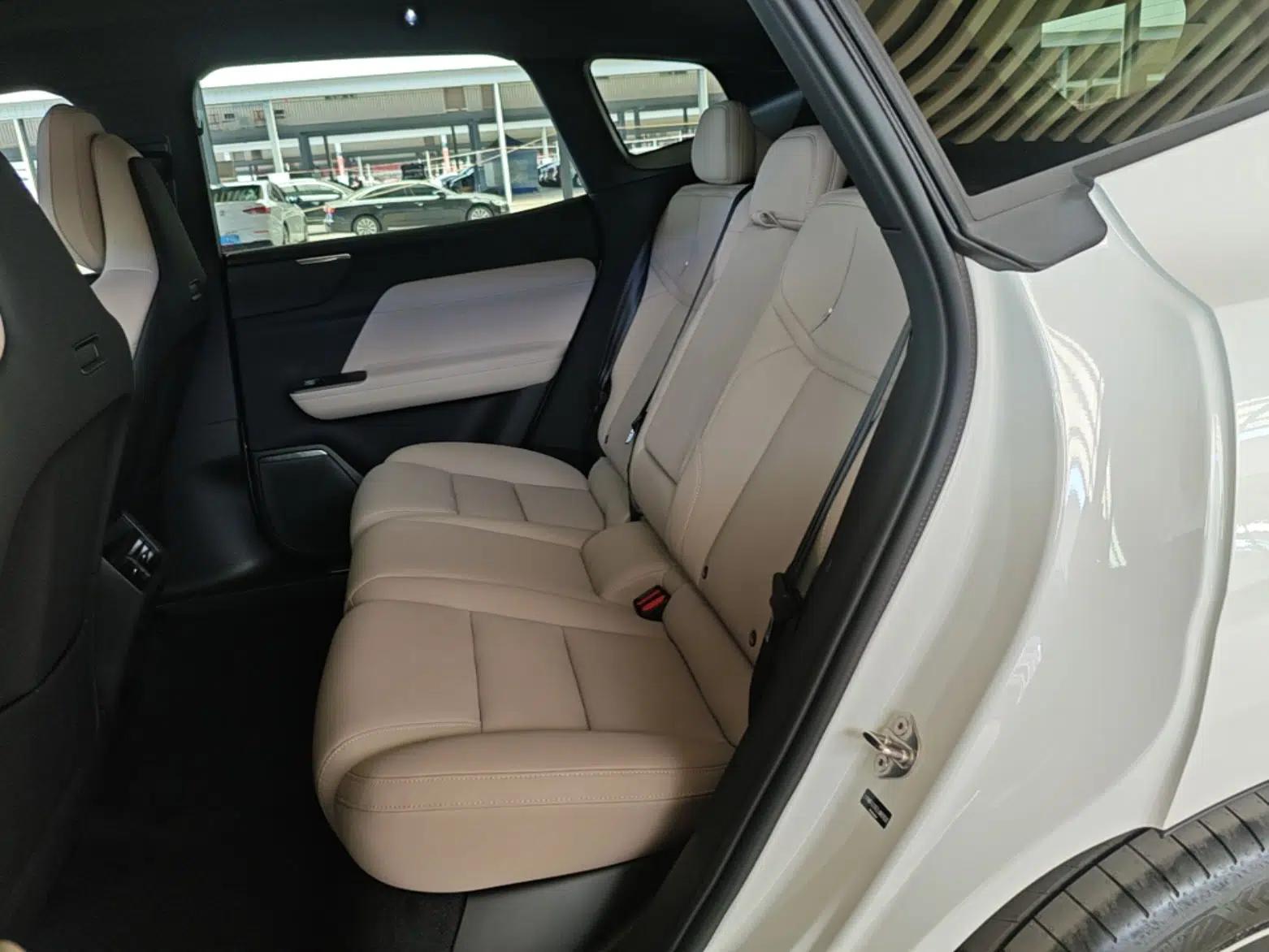 Volvo XC70 Plug-in Hybrid 2026 Model Four-Wheel Drive Long-Range Core — миниатюра 25