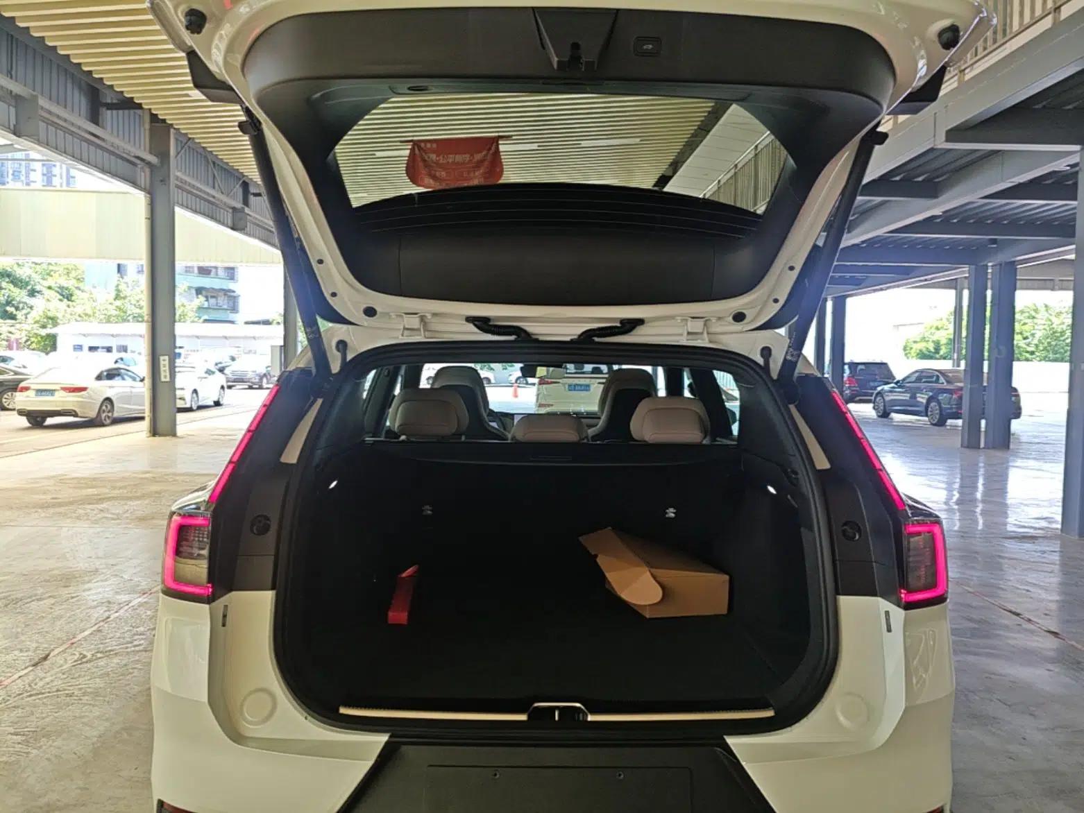 Volvo XC70 Plug-in Hybrid 2026 Model Four-Wheel Drive Long-Range Core — миниатюра 27