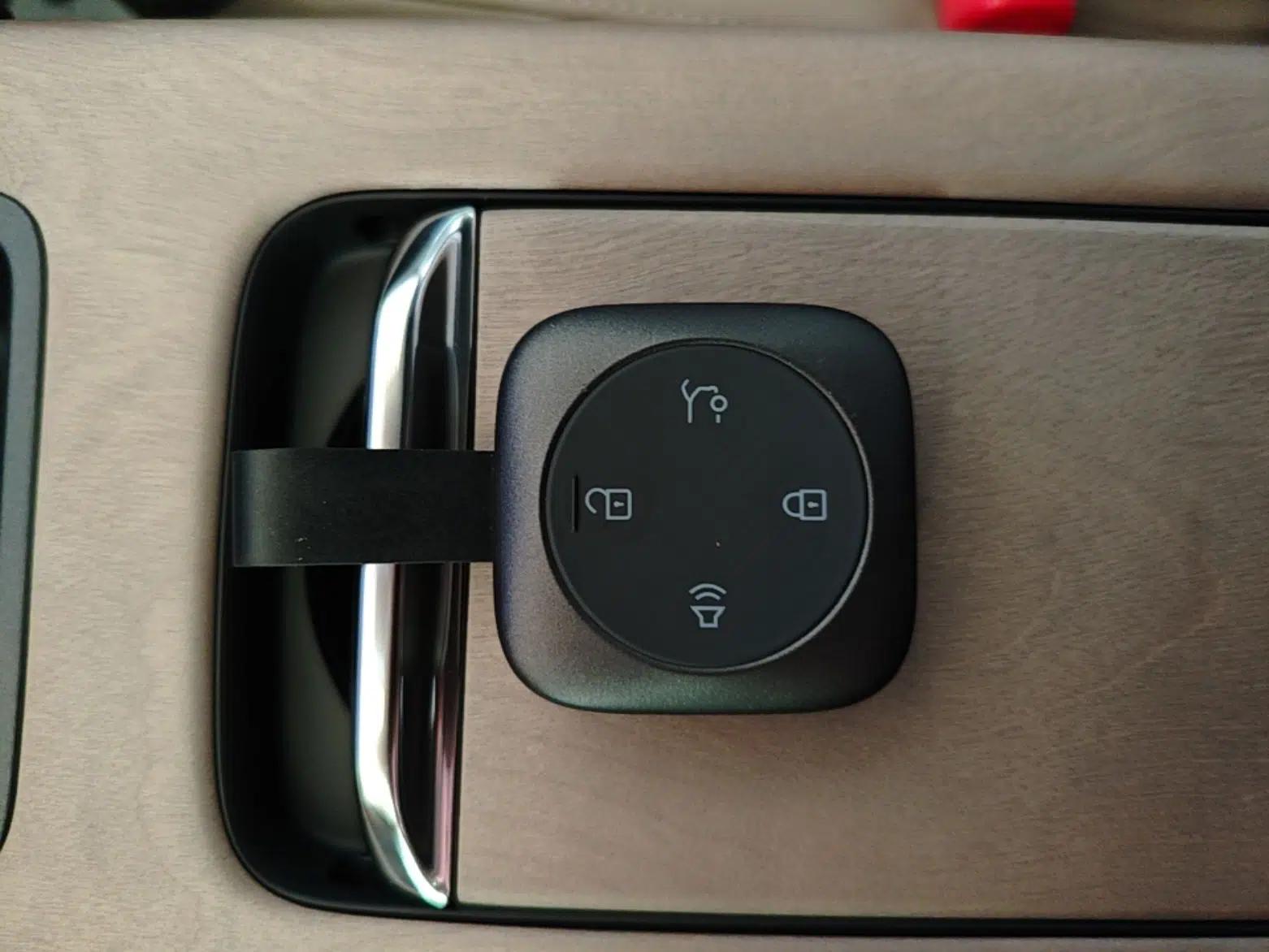 Volvo XC70 Plug-in Hybrid 2026 Model Four-Wheel Drive Long-Range Core — миниатюра 28