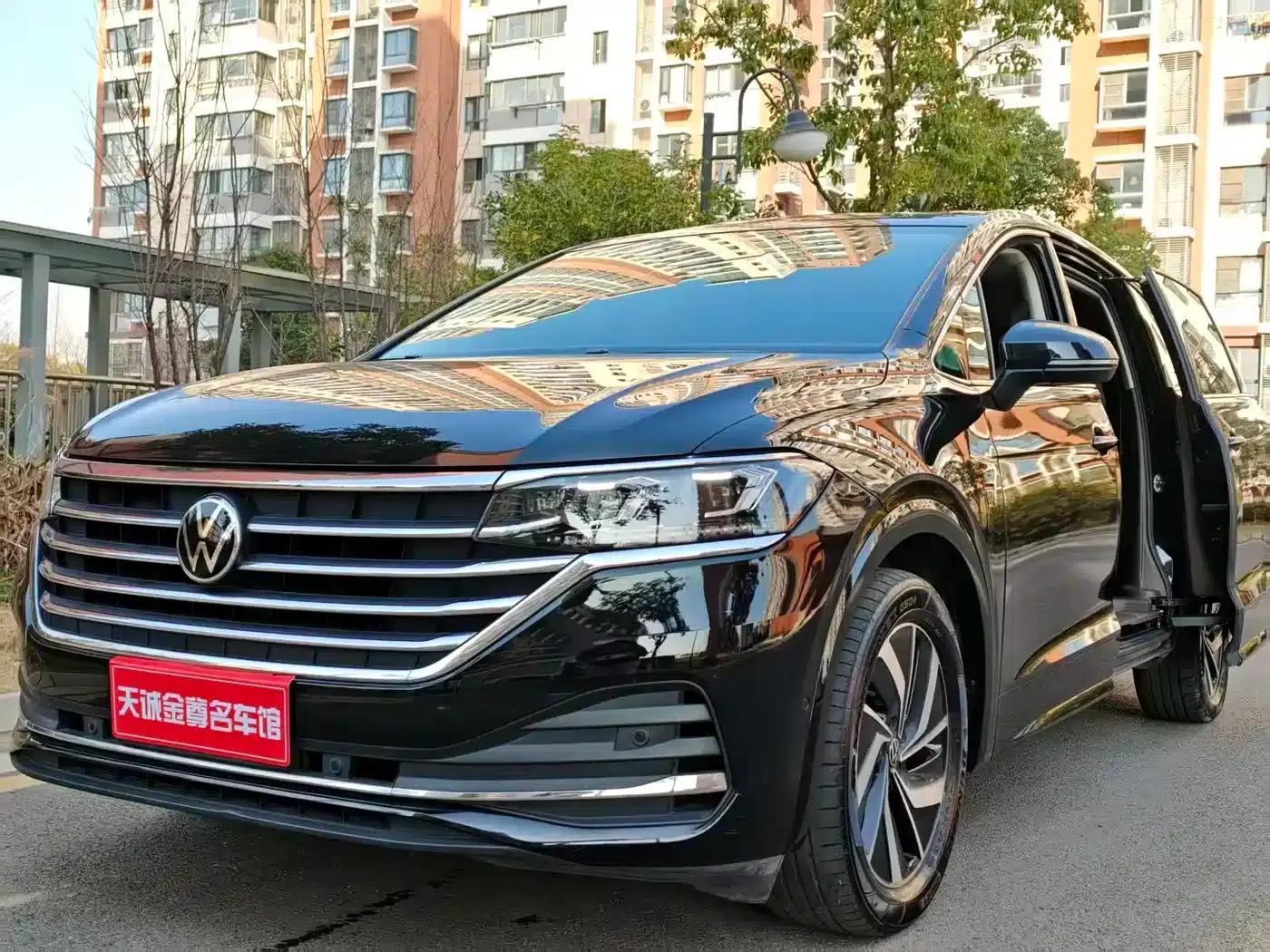 Viloran 2023 330TSI Luxury Edition — миниатюра 1