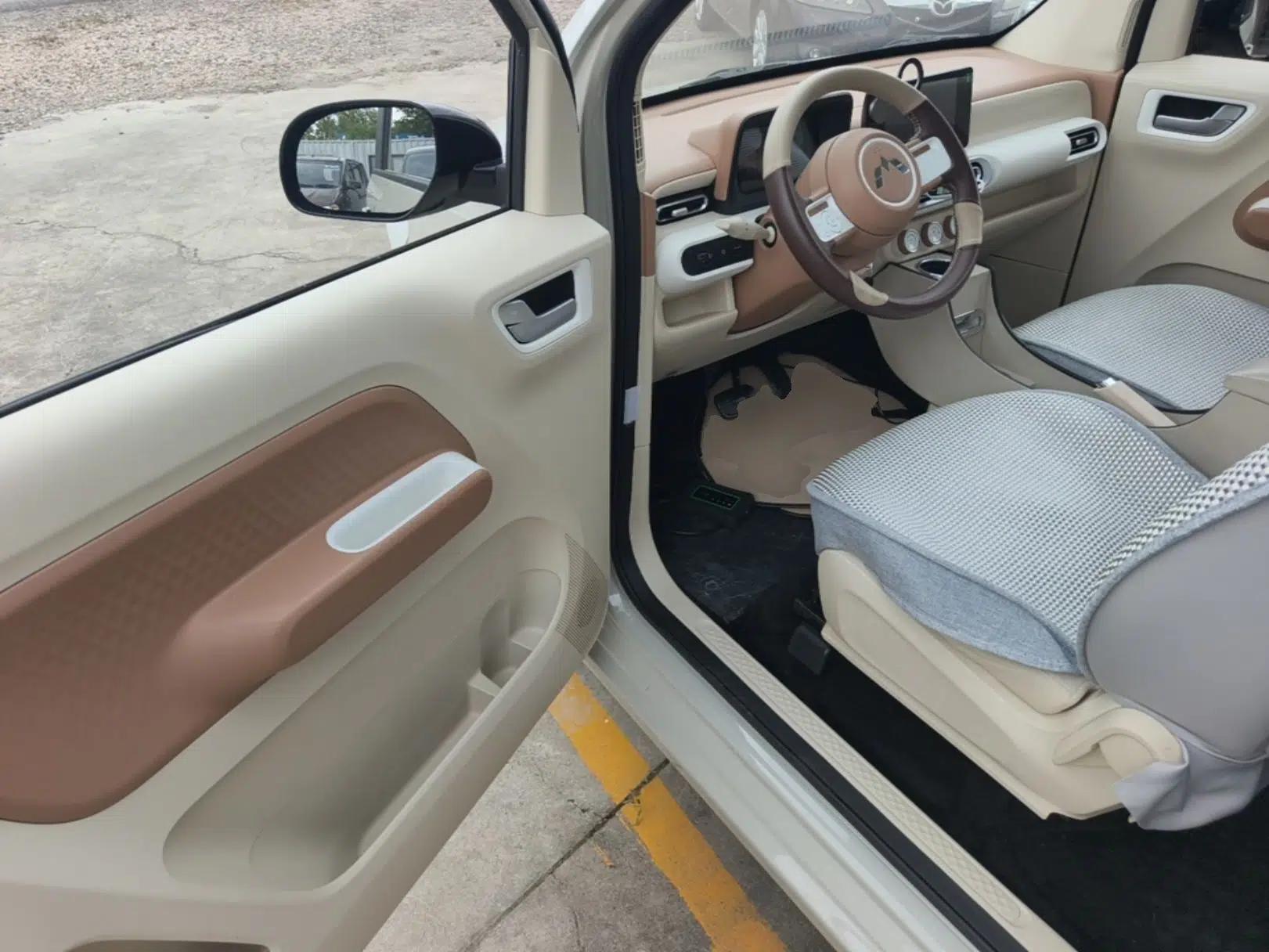 Wuling Hongguang MINIEV 2024 3rd Generation 215km Advanced Version — миниатюра 23