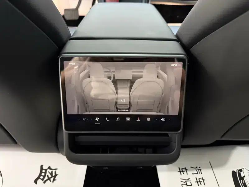 Model 3 2025 Rear-Wheel Drive — миниатюра 15