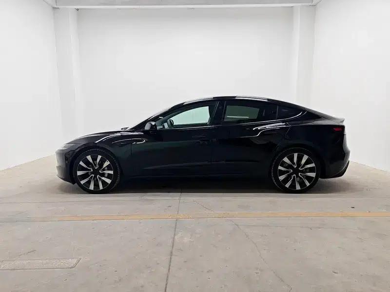 Model 3 2023 Long Range All-Wheel Drive — миниатюра 4