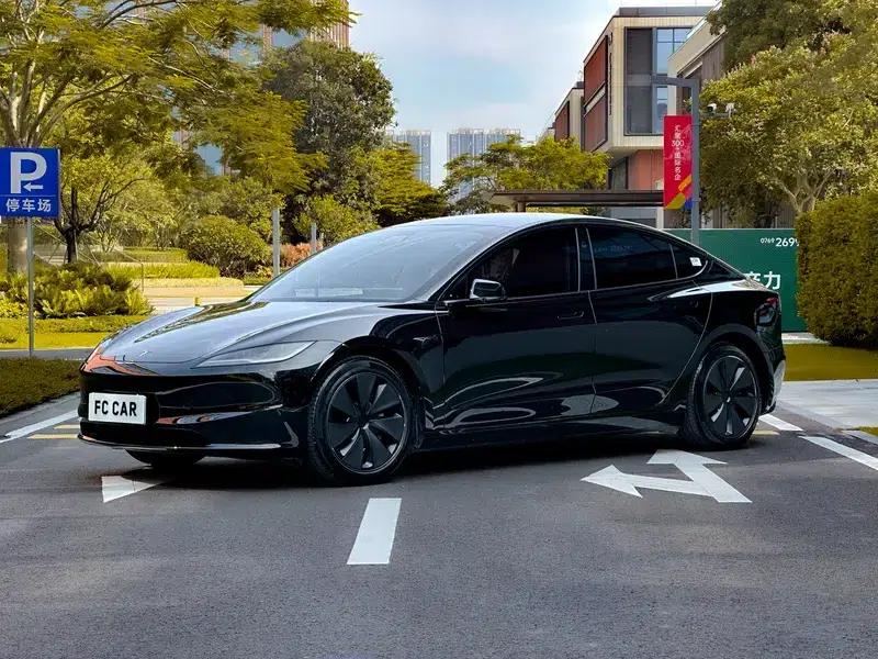 Model 3 2023 Long Range All-Wheel Drive — миниатюра 1