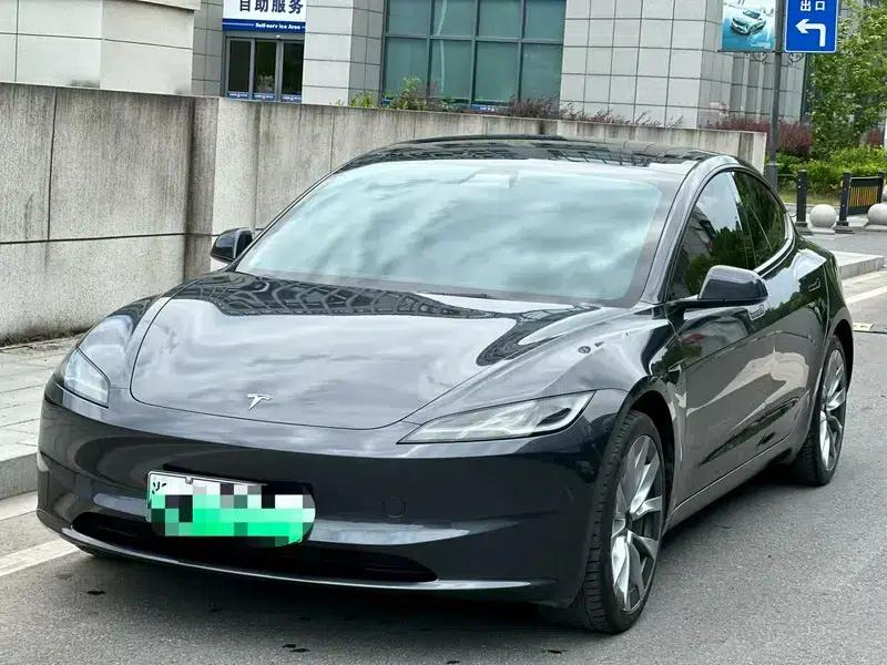 Model 3 2023 Rear-Wheel Drive — миниатюра 1