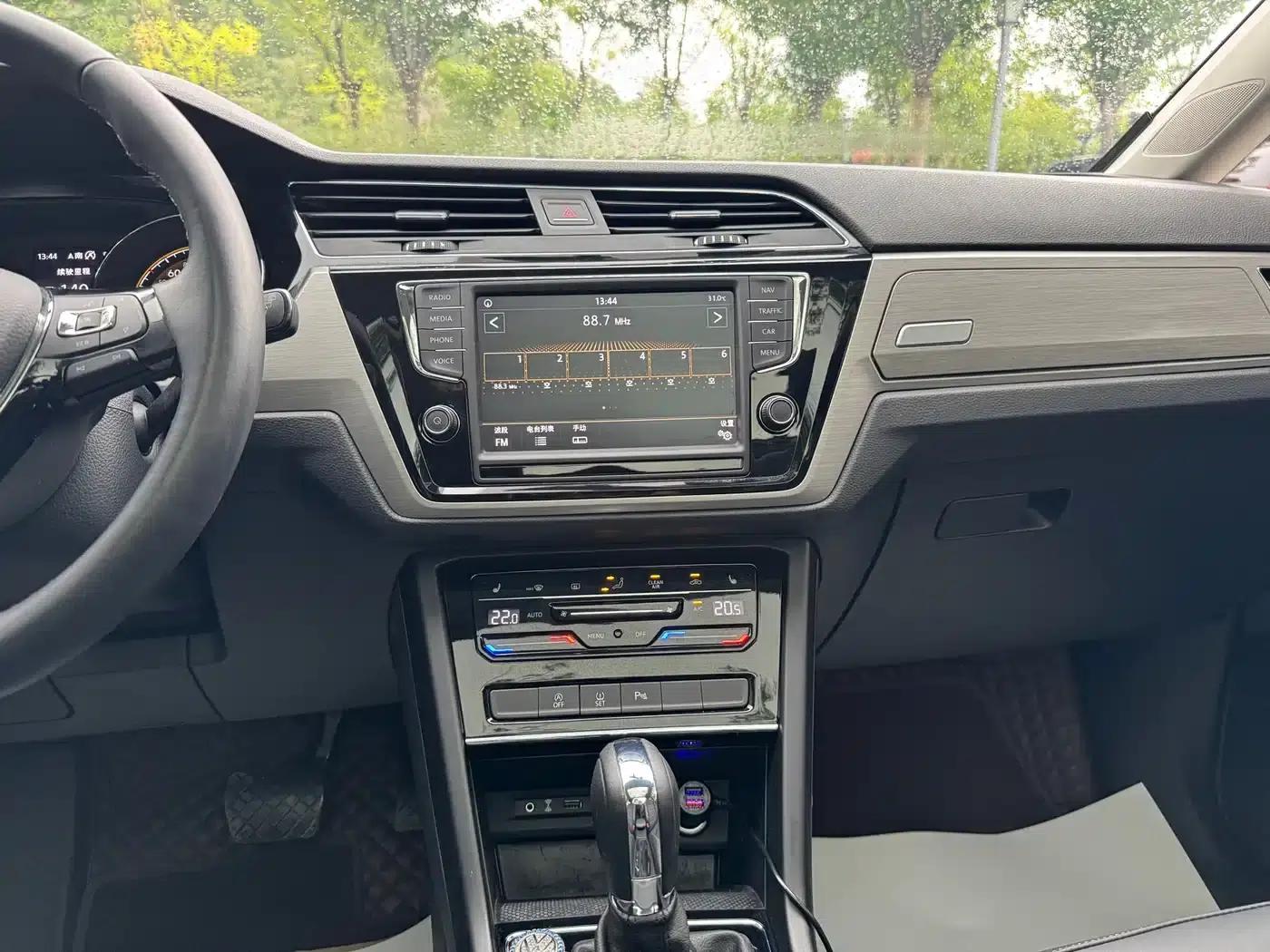 2021 Touran L 280TSI DSG Cross Edition 7-seater — миниатюра 16