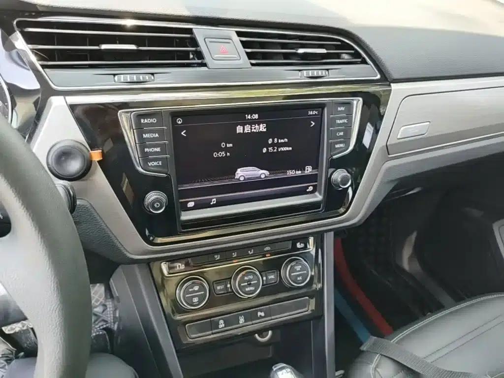 2018 Touran L 280TSI DSG Comfort Edition 7-seater (National V Emission Standard) — миниатюра 13