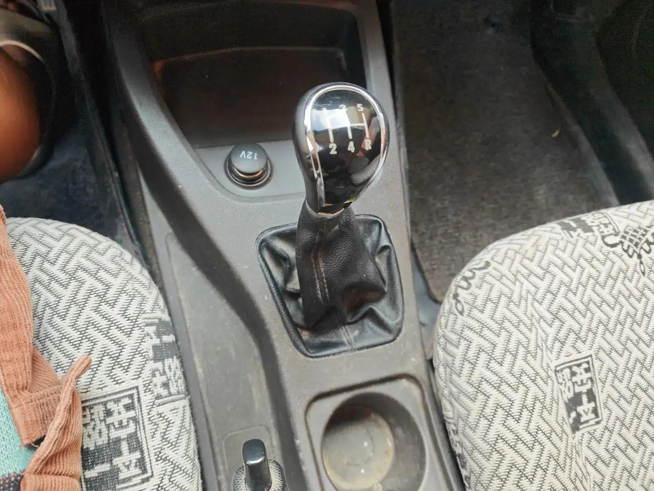 Wuling Hongguang 2015 1.5L S Basic Version China V Standard — миниатюра 14