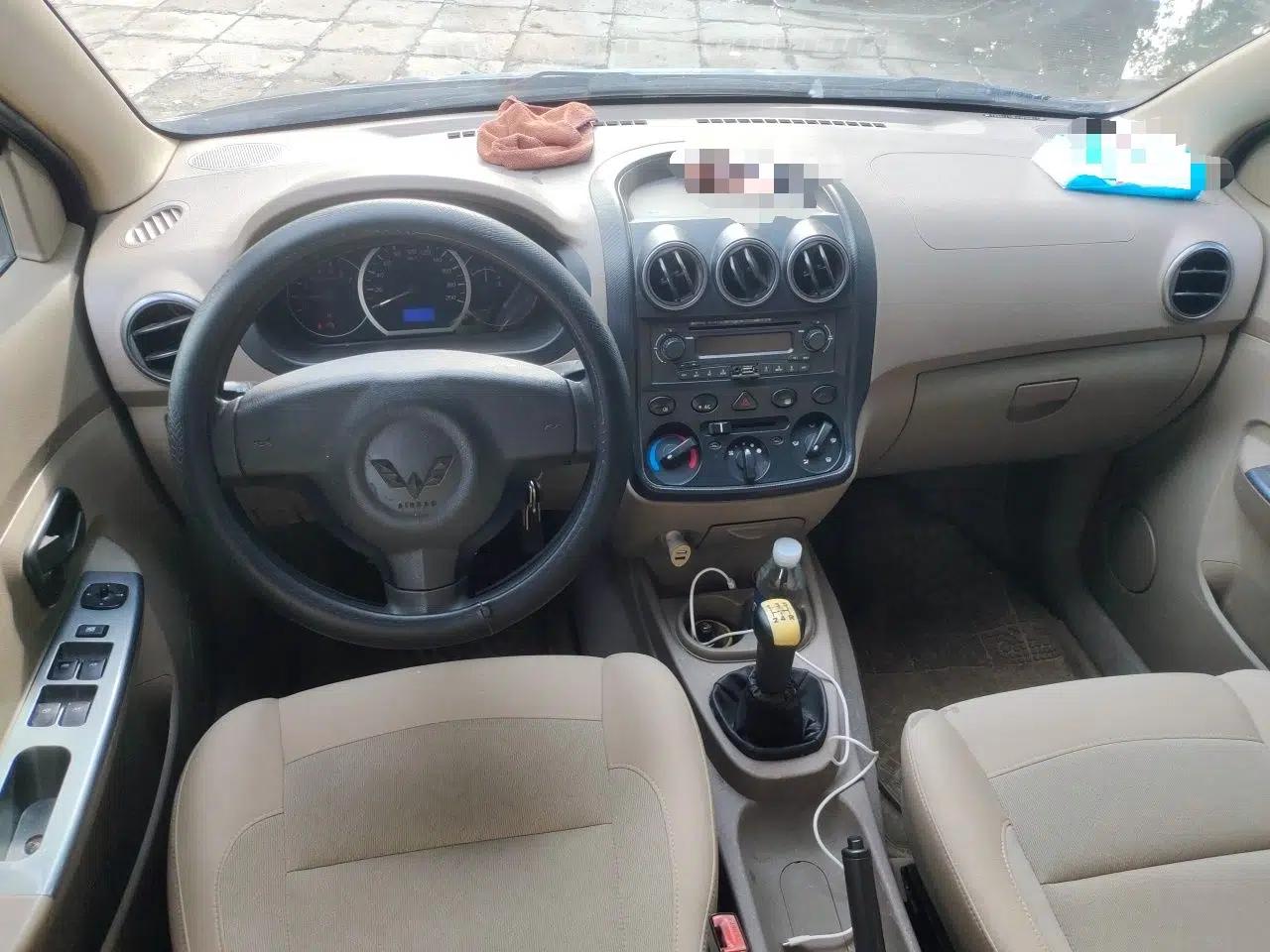 Wuling Hongguang 2013 1.5L Comfort Model — миниатюра 9