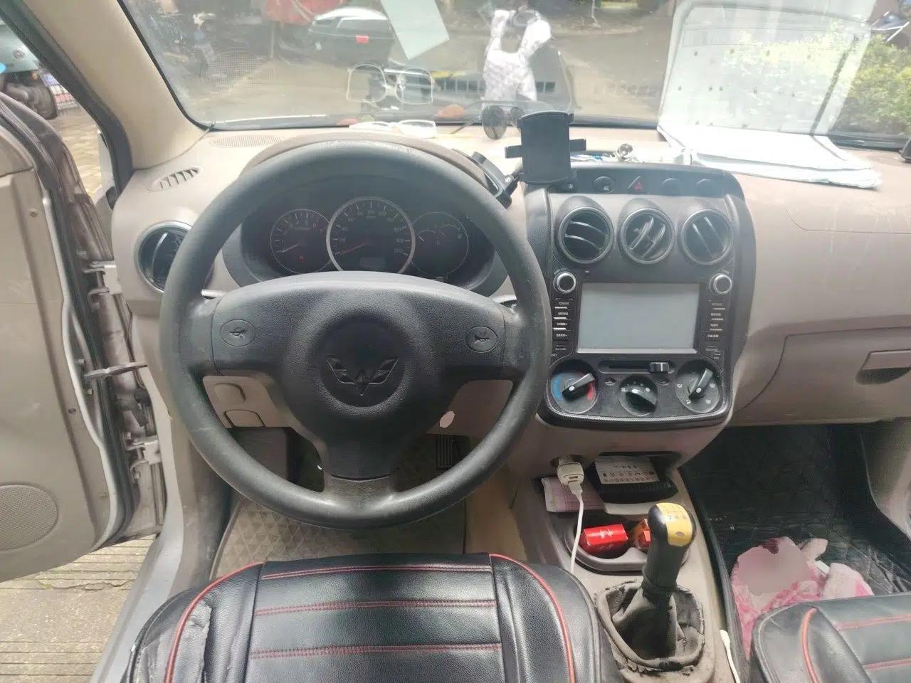 Wuling Hongguang 2013 1.5L Base Version — миниатюра 10
