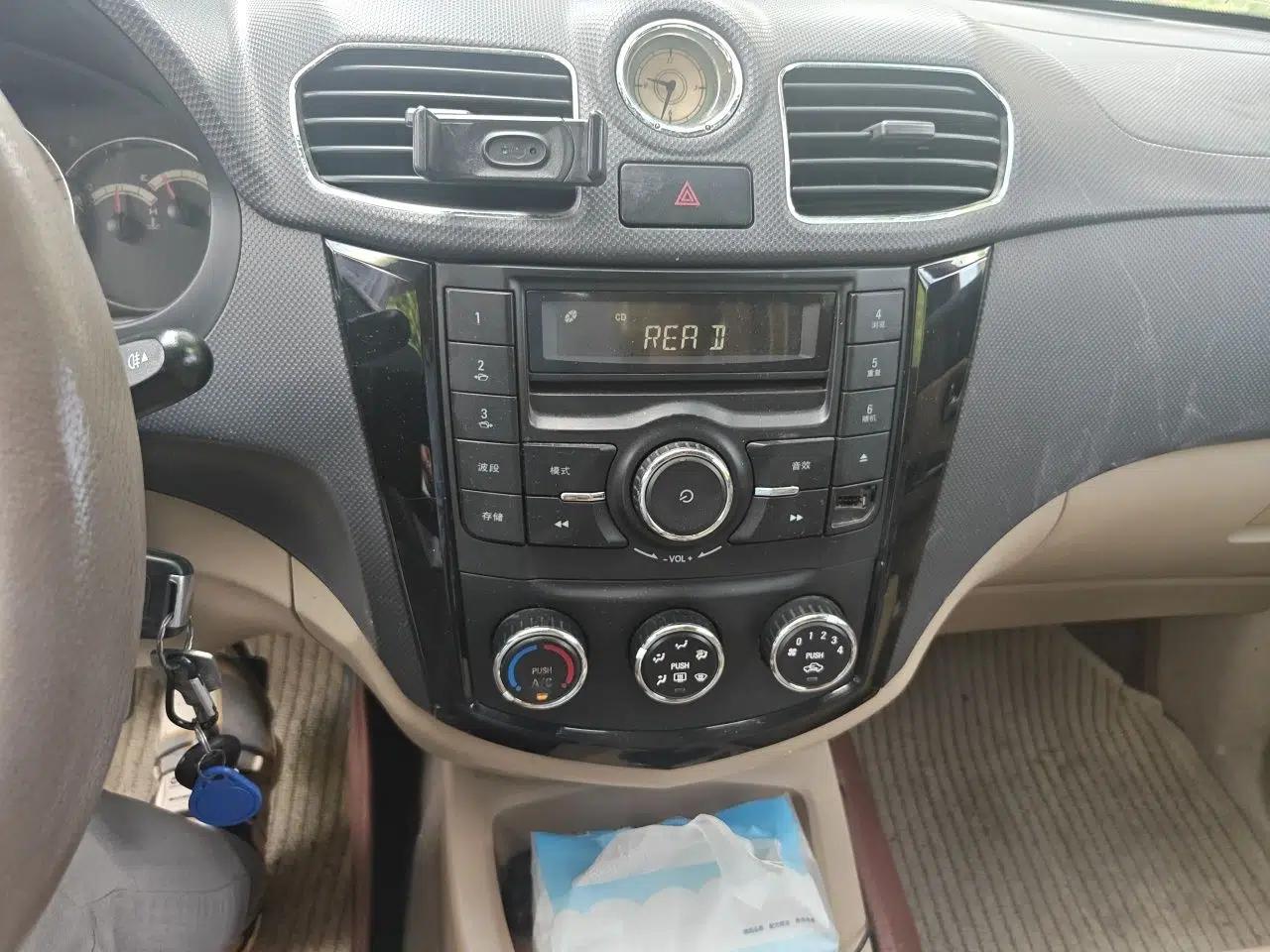 Wuling Hongguang 2014 1.5L S Comfort Model — миниатюра 13