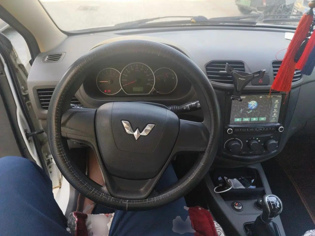 Wuling Hongguang 2015 1.2L S Base Model China V Standard — миниатюра 10