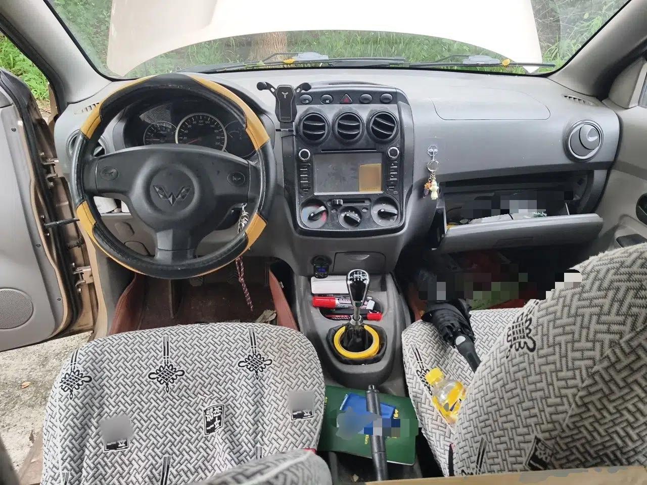 Wuling Hongguang 2013 1.5L Base Version — миниатюра 9