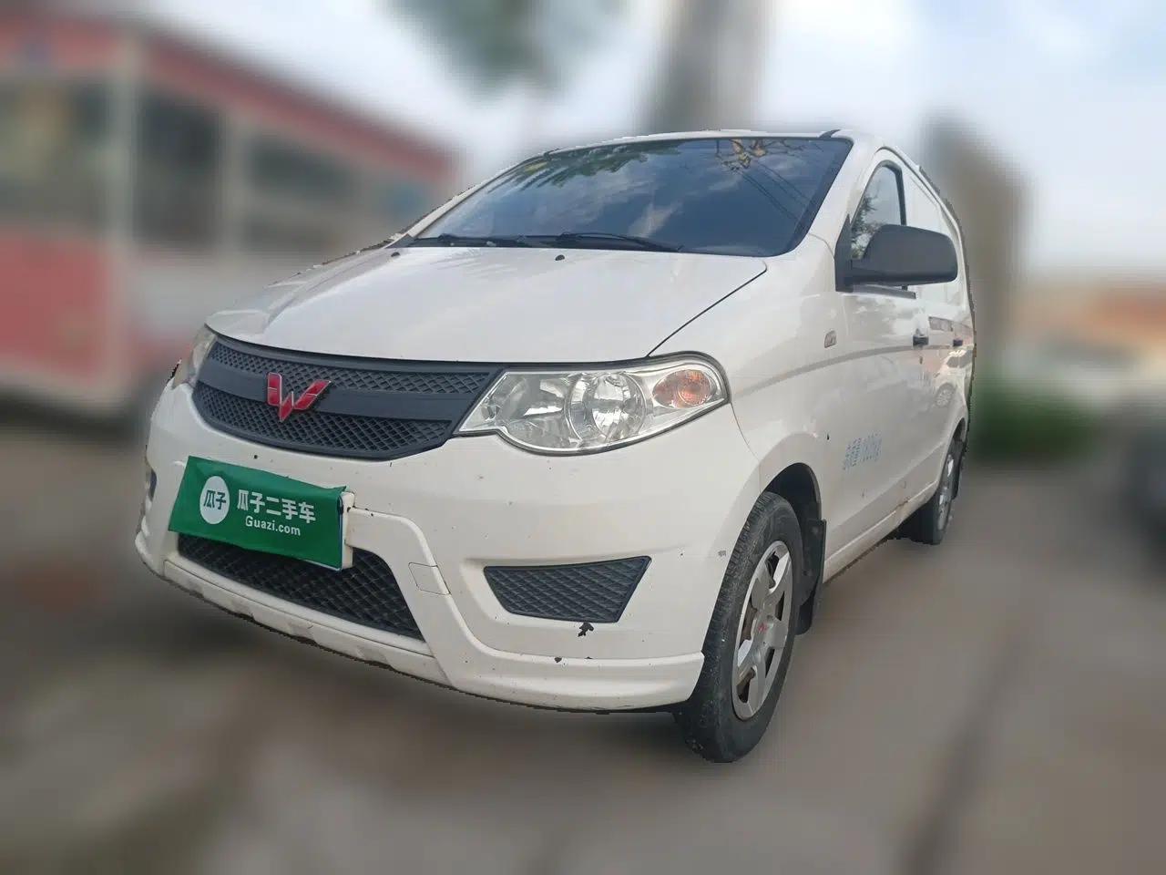 Wuling Hongguang 1.5L manual 2-seat light-duty enclosed van — миниатюра 1