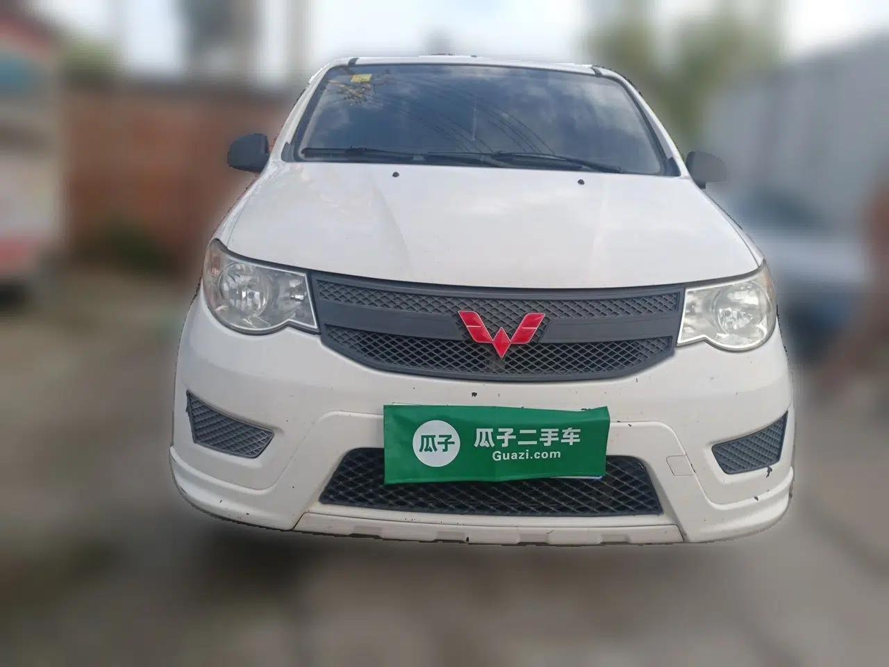 Wuling Hongguang 1.5L manual 2-seat light-duty enclosed van — миниатюра 2