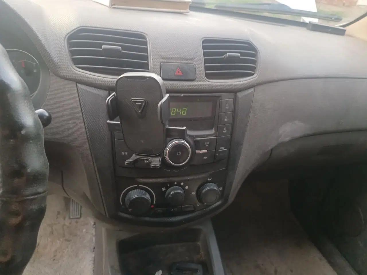 Wuling Hongguang 1.5L manual 2-seat light-duty enclosed van — миниатюра 13