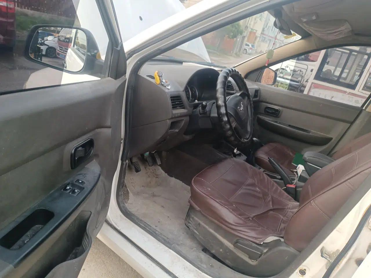 Wuling Hongguang 1.5L manual 2-seat light-duty enclosed van — миниатюра 16
