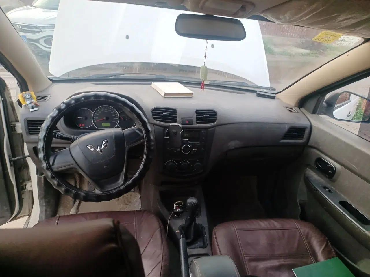 Wuling Hongguang 1.5L manual 2-seat light-duty enclosed van — миниатюра 9