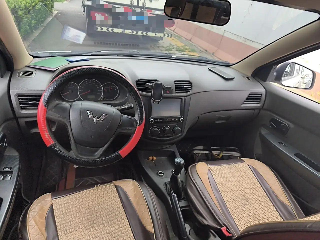 Wuling Hongguang 2015 1.5L S Basic Version China V Standard — миниатюра 9
