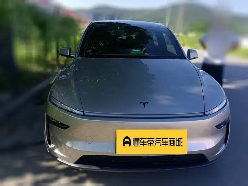 Model Y L 2026 Standard Edition — миниатюра 2