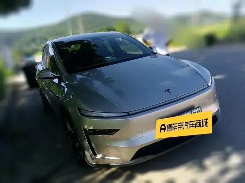 Model Y L 2026 Standard Edition — миниатюра 3