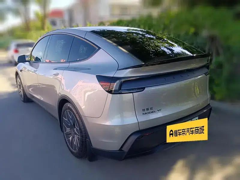 Model Y L 2026 Standard Edition — миниатюра 6