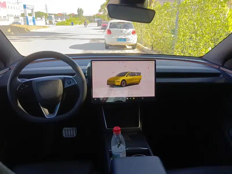 Model Y L 2026 Standard Edition — миниатюра 10