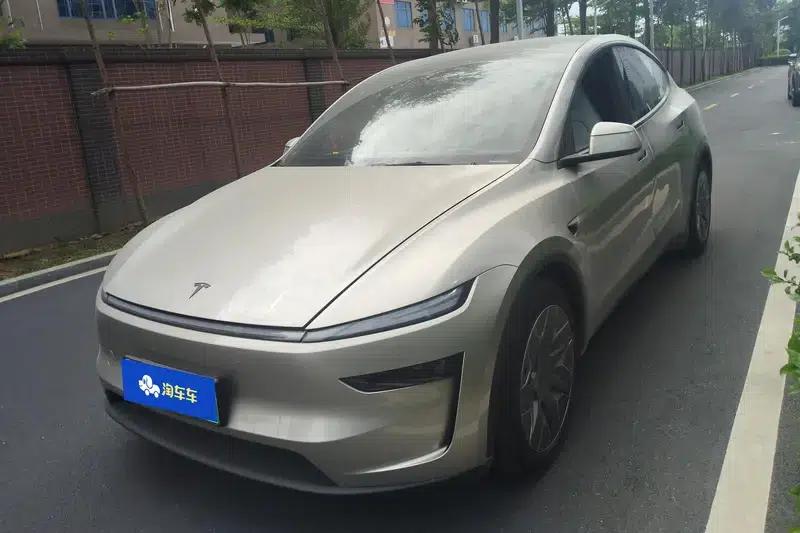 Model Y L 2026 Standard Edition — миниатюра 1