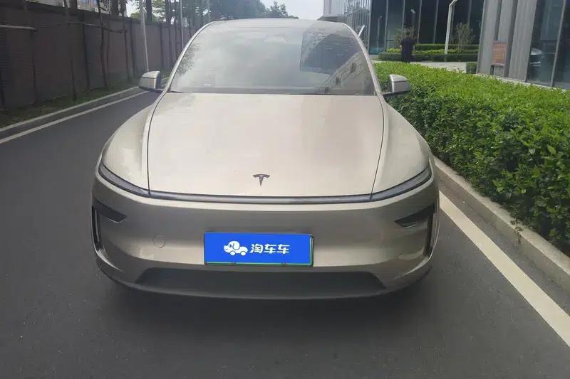 Model Y L 2026 Standard Edition — миниатюра 2