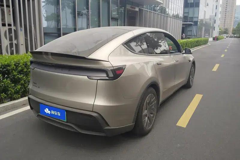 Model Y L 2026 Standard Edition — миниатюра 3