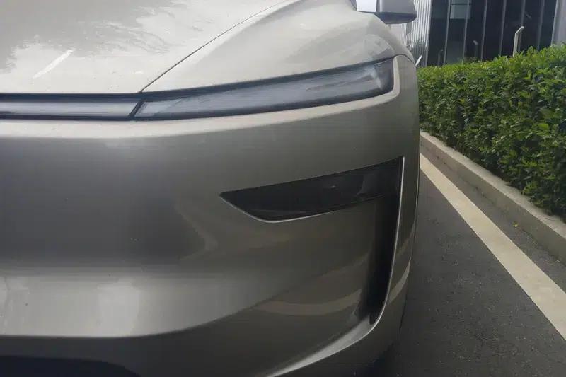 Model Y L 2026 Standard Edition — миниатюра 6