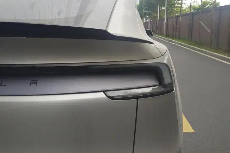 Model Y L 2026 Standard Edition — миниатюра 10