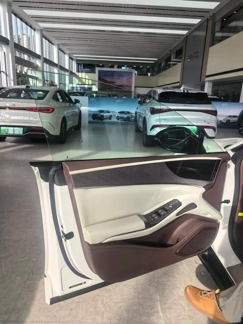 Denza Z9GT DM 2024 1100 AWD Ultra Edition — миниатюра 12