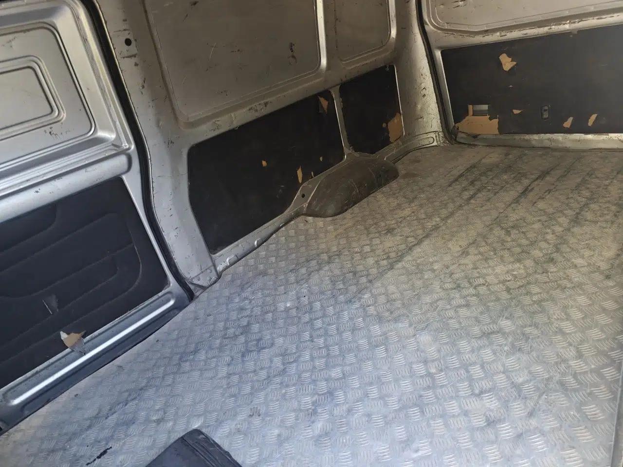 Wuling Rongguang 2021 1.5L Extended Standard-Size Window-Sealed Vehicle Air-Conditioned 2-Seater L3C — миниатюра 17