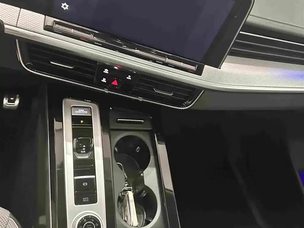 2024 Range Rover 380TSI AWD R-Line Cruiser — миниатюра 7