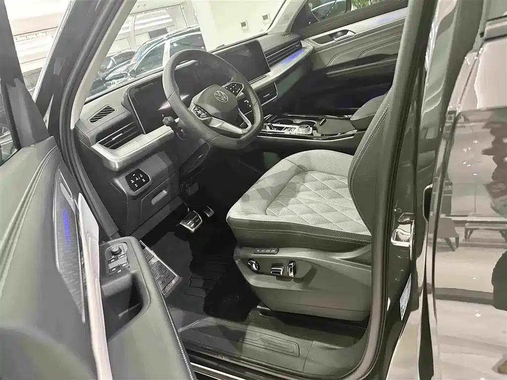 2024 Range Rover 380TSI AWD R-Line Cruiser — миниатюра 8