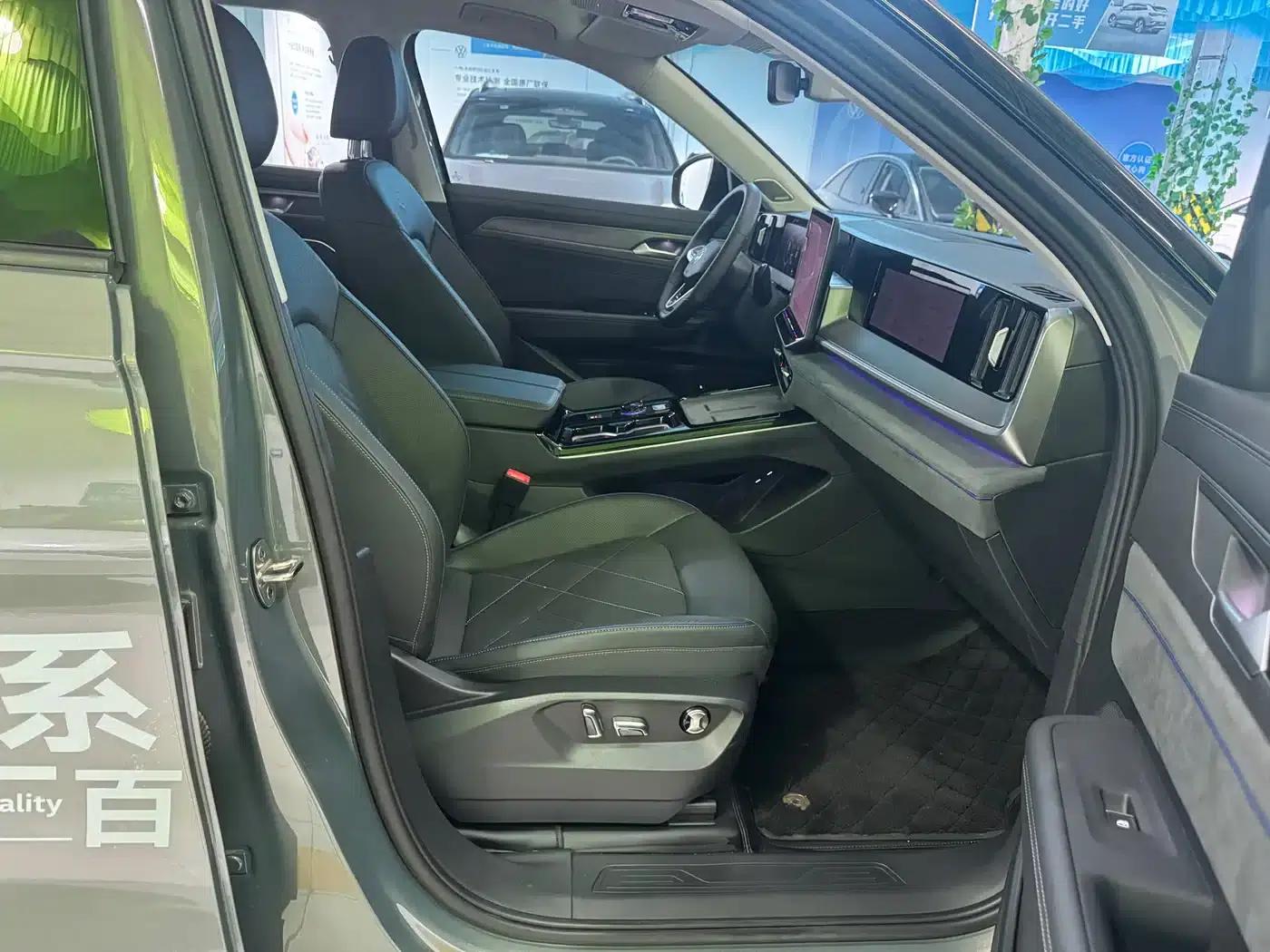 2026 Range Rover 450TSI AWD Flagship — миниатюра 7