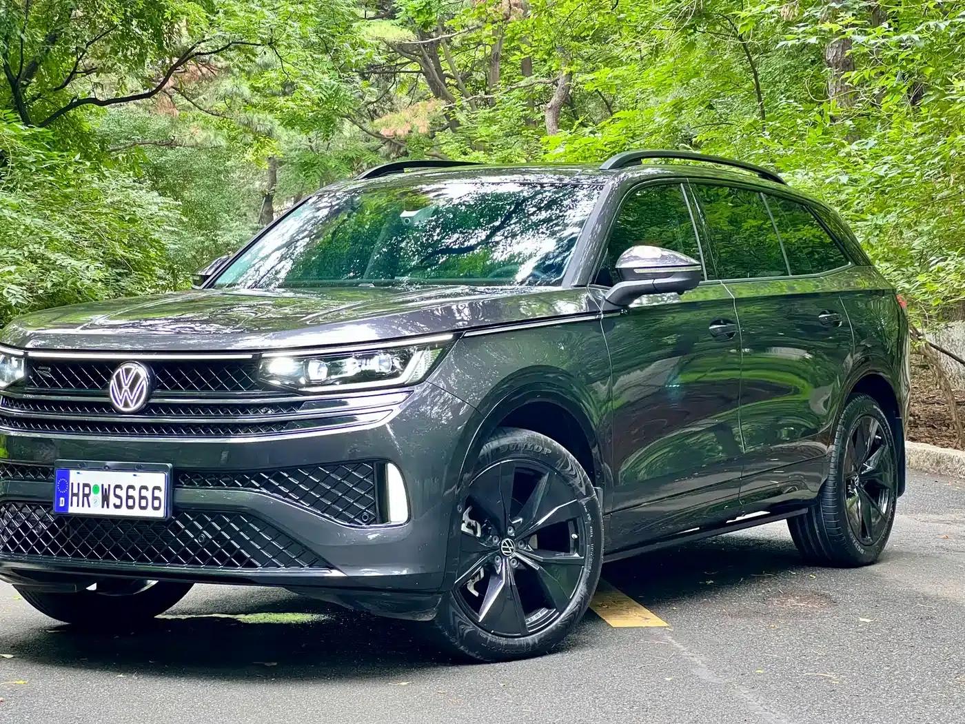 2024 Range Rover 380TSI AWD R-Line Black Knight Edition — миниатюра 2